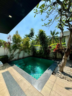 Palm Oasis Villa 2bedrooms amazing location